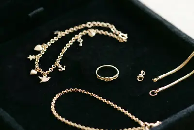 An assortment of gold jewellery